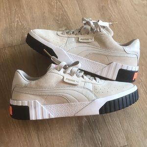 Women’s Puma Sneakers - tan
